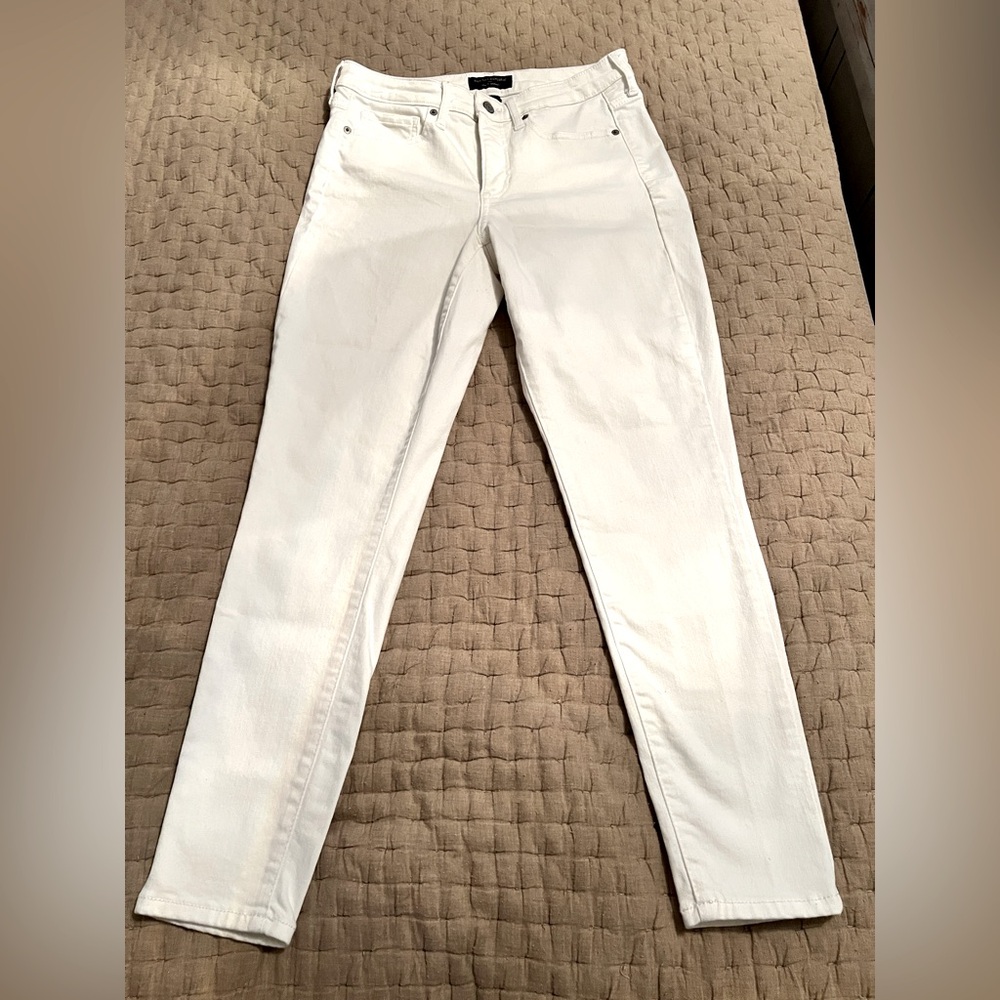 BANANA REPUBLIC White Jeans size 28/6 Curvy Skinny